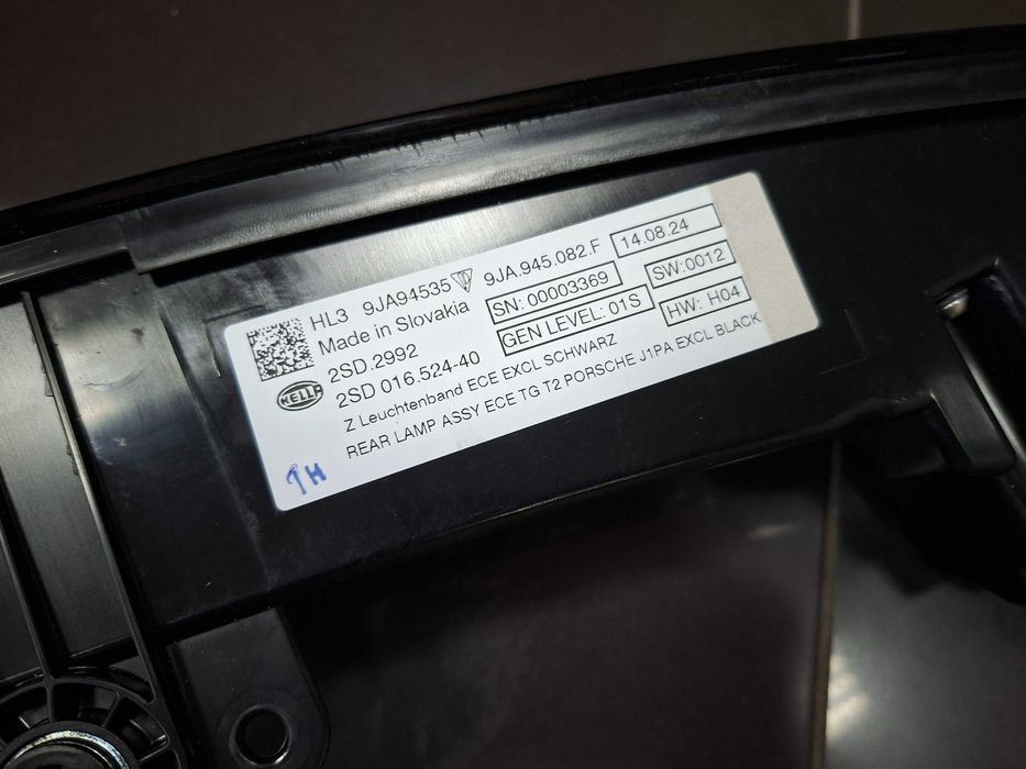 9JA945082F Нов Централен Стоп Led Porsche TAYCAN 19-24 Европа