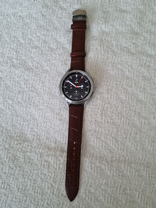 Продавам Samsung Watch 4 Classic 46mm + Комплект 4 Каишки