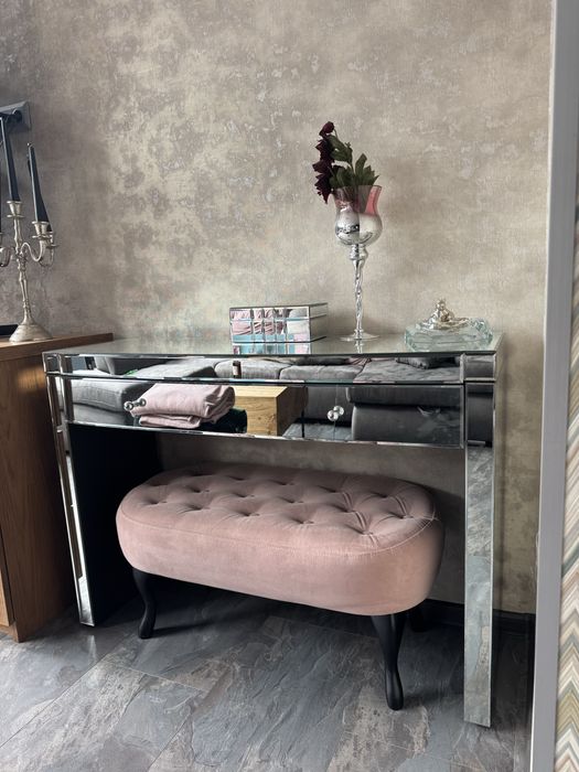 Огледална тоалетка