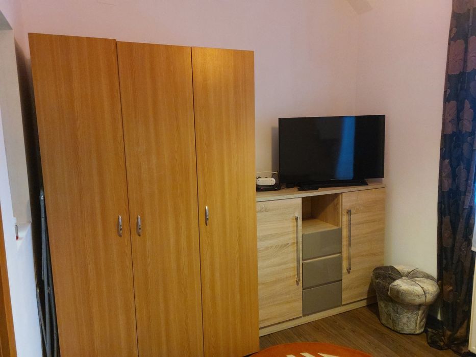 Închiriez garsoniera