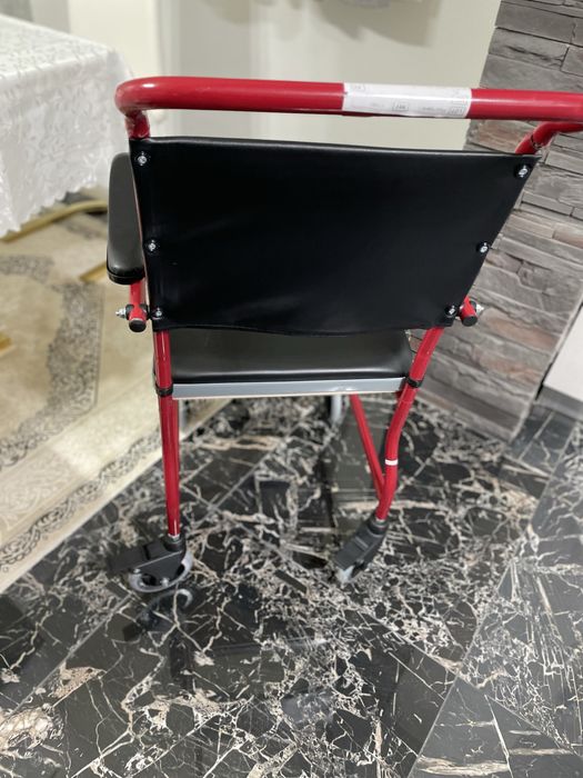 scaun rulant cu vas WC nou nefolosit pentru batrani cu dizabilitati