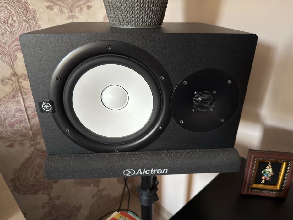 Yamaha HS8 + stative + placa de sunet