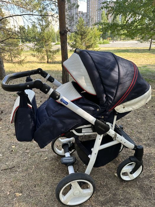 Продам коляску 3 в 1