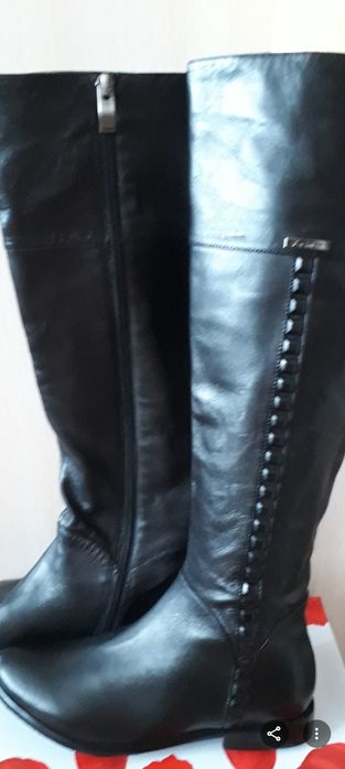 Продам женские сапоги