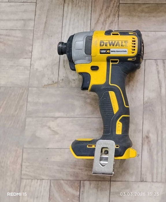 Продавам DeWalt dcf 787