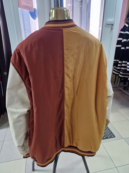 Продам куртка ( бомбер) в идеальном состоянии.