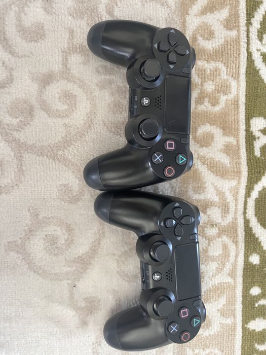 PS4 Slim 1TB + 2 джойстика + FIFA 25