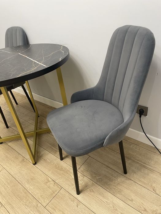 Стол со стульями