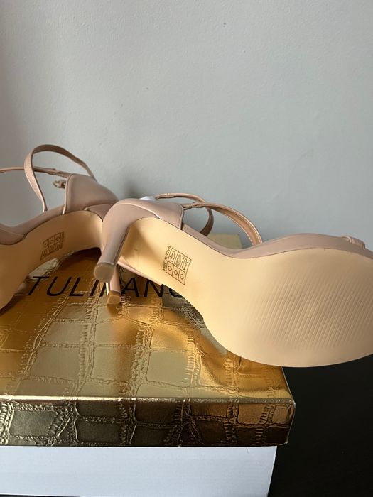 Sandale noi mărimea 38