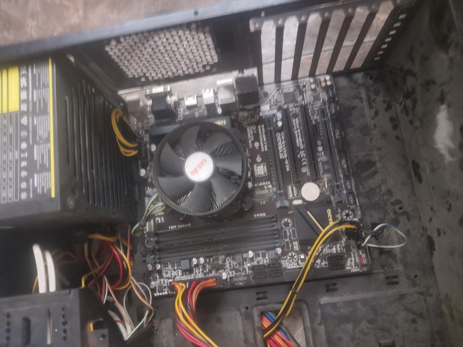 Vând kit urgent ddr 4  în stare foarte bună fără defecte ascunse