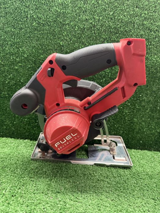 Безчетков ръчен циркуляр за метал Milwaukee M18 FMCS
