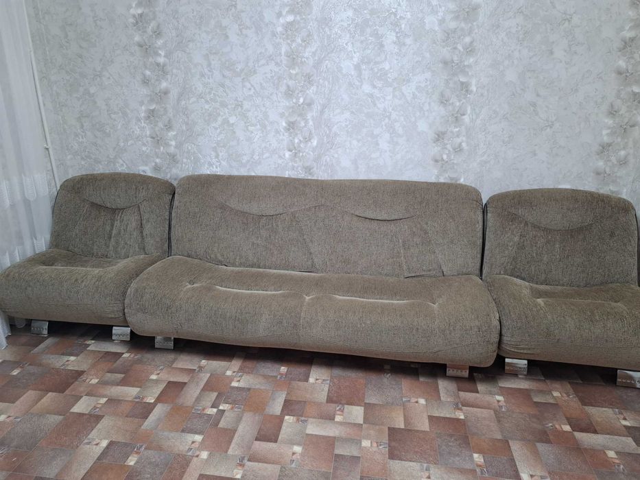 диван с двумя креслами