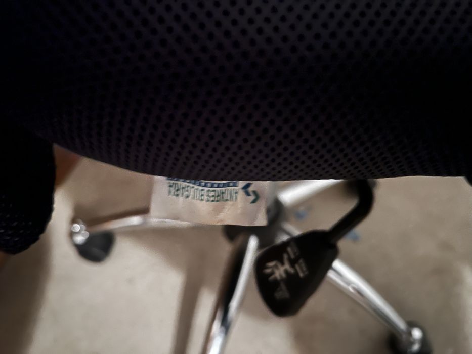 Два броя  Офис столове