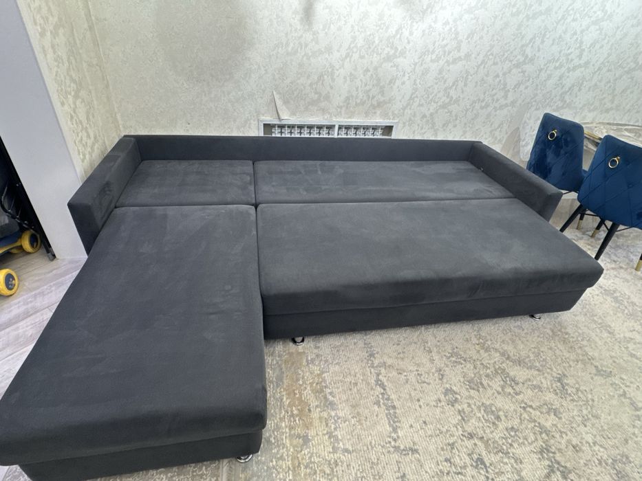 Продается диван 2.90м угловой