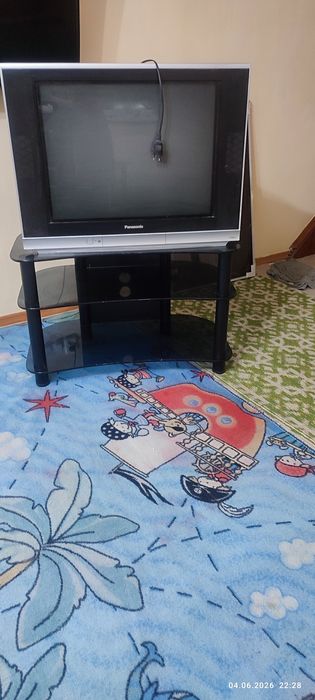 Телевизор с подставкой