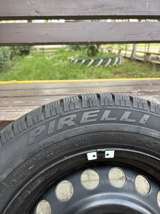 Set 4 roti mașină cu cauciuc Pirelli aproape nou