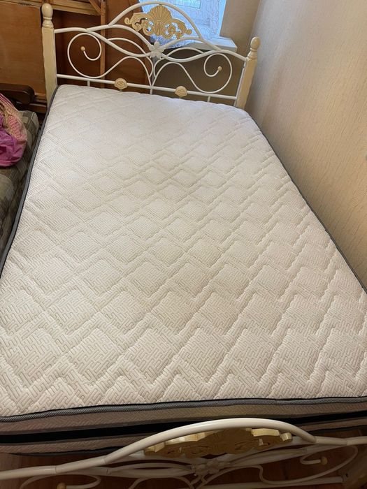 Кровать с ортопедическим матрасом