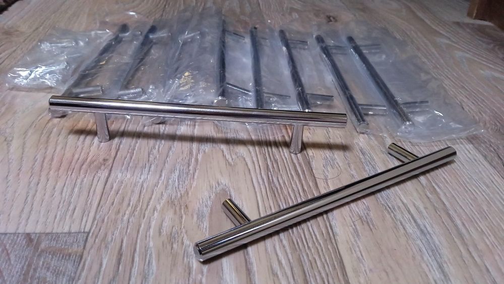 Ручки мебельные - 11 штук.