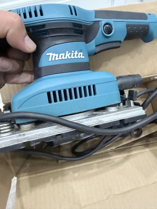 Вибрационая шлифмашинка