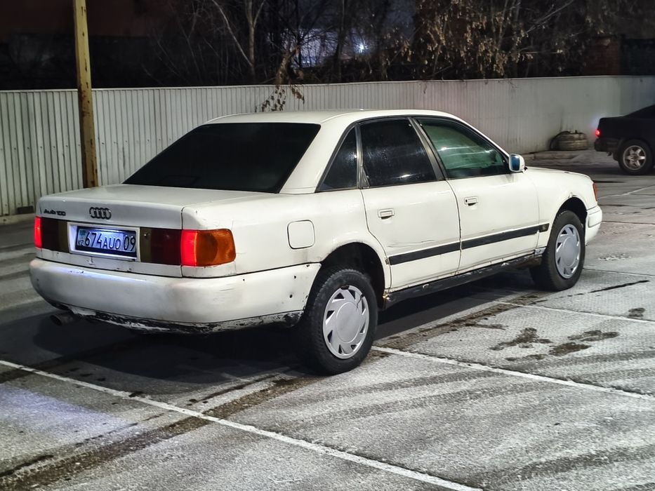 Продаю Ауди 100 с4