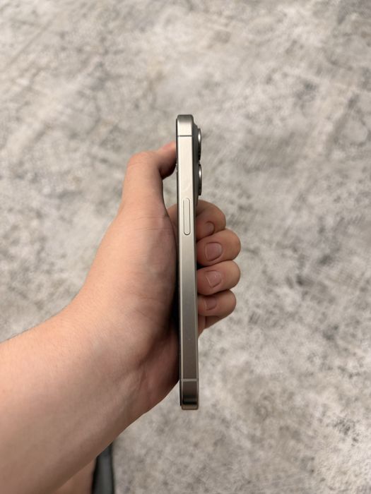 iPhone 15 Pro natural titanium