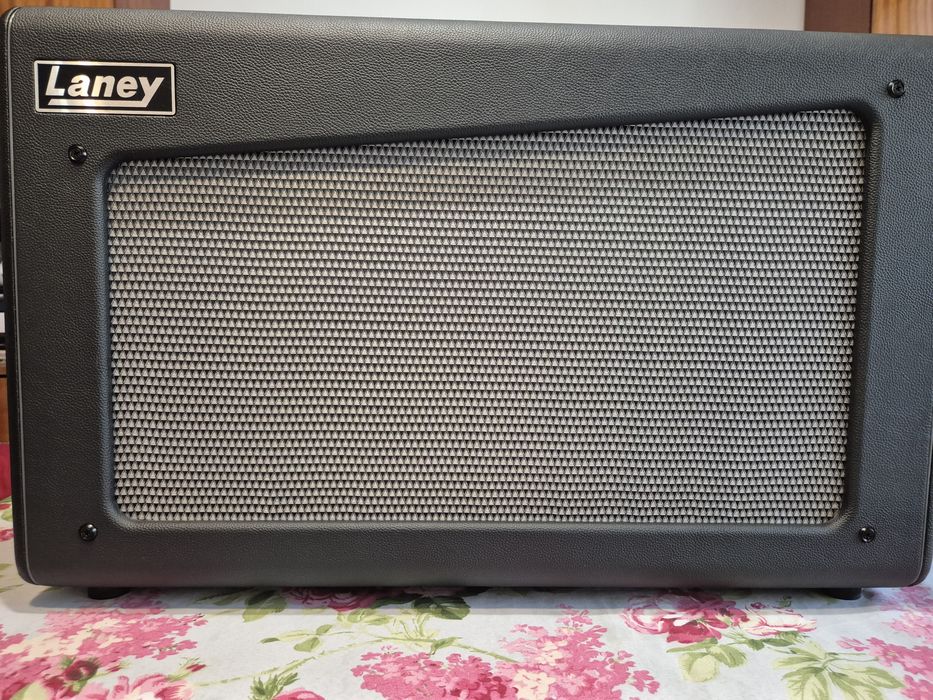 Продавам кабинет Laney CUB-212