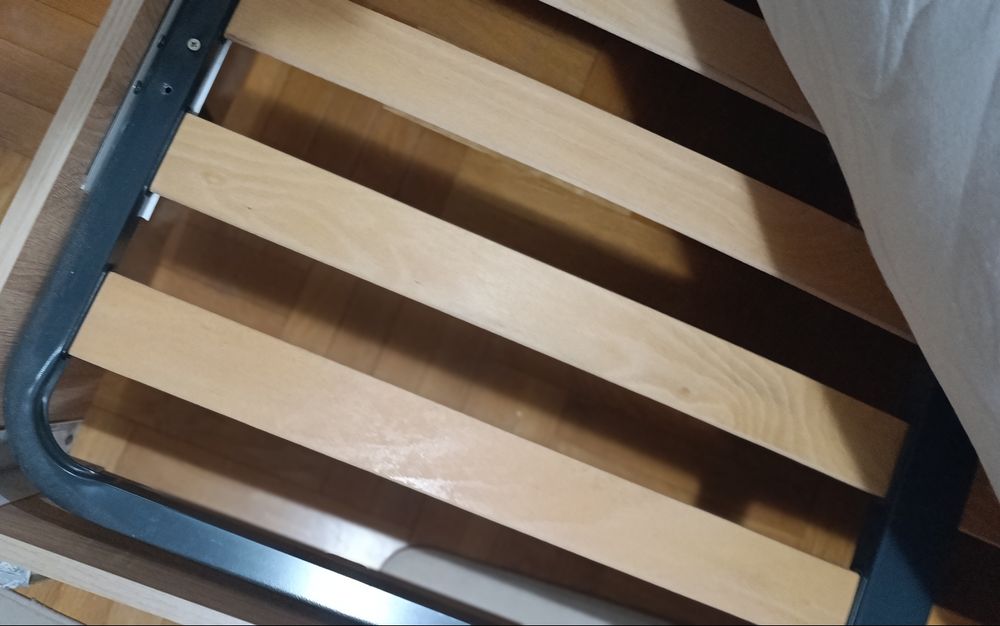 Легло и нощни шкафчета