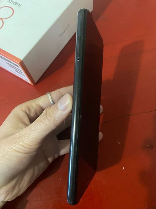 Redmi 8 A . 4/64 deyarli ideal