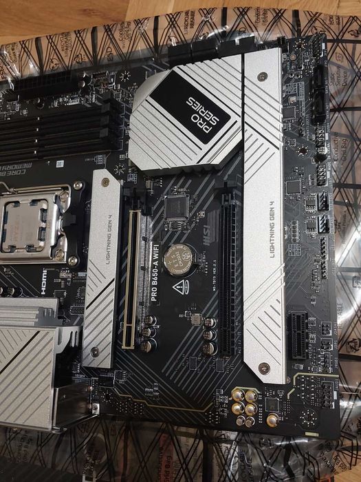 AMD Ryzen 5 7600X + MSI Pro B650-A Wi-Fi