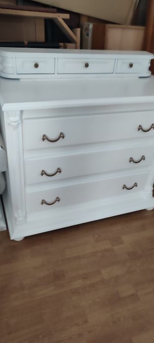 Comoda tv  din lemn masiv de tei cu trei sertare  plus corp cu sertare