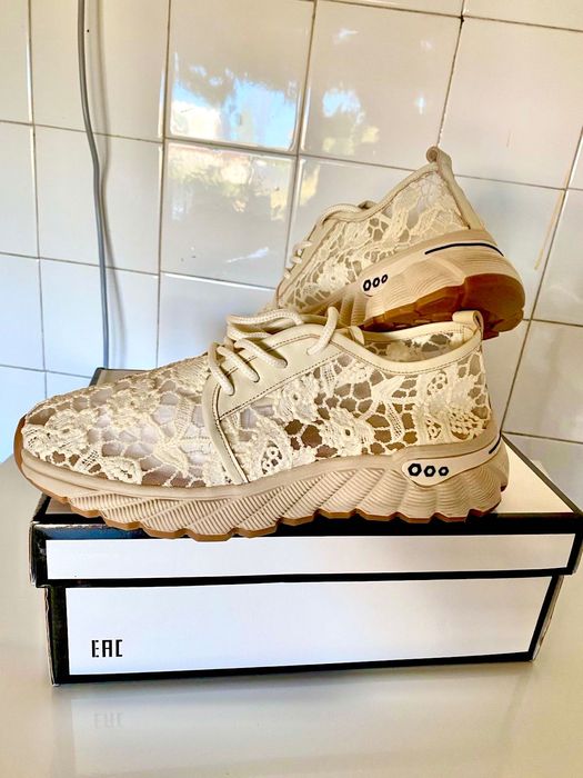 Дамски спортни обувки -нови