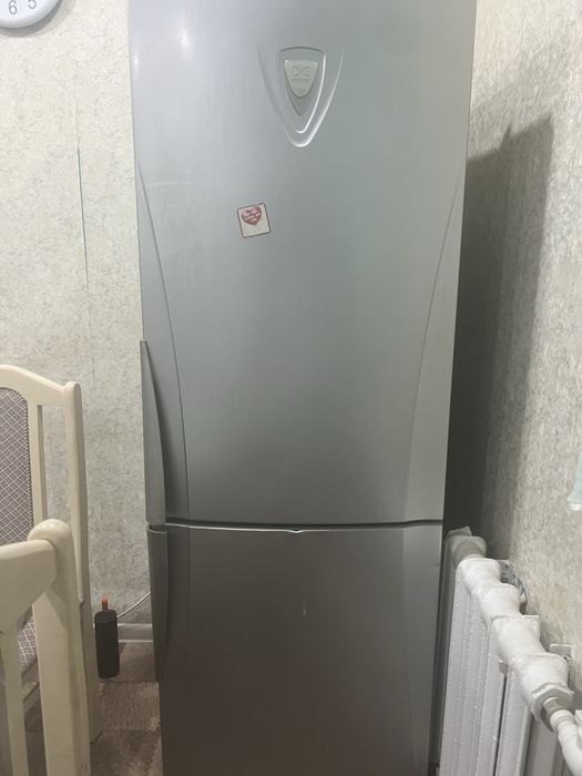 Продам большой рабочий холодильник