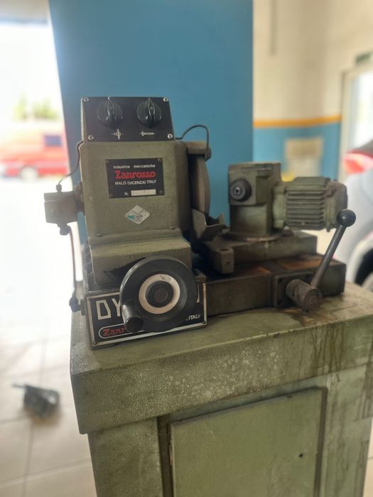 Masina rectificat supape cu emulsie