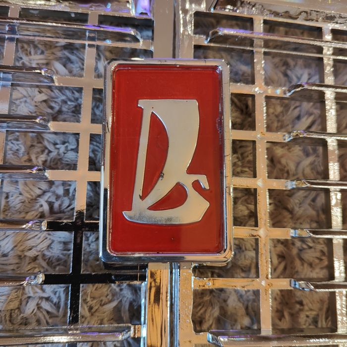 Решетка радиатора ваз 2106 хромированная.