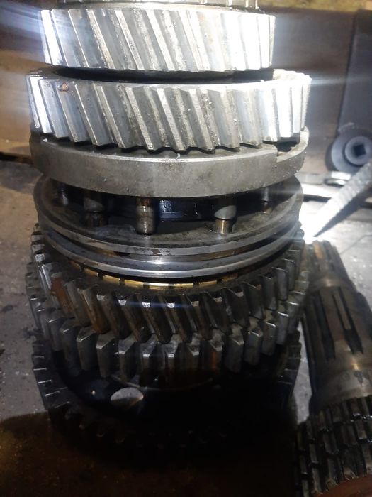 Компрессор , шестерни КПП , головка , ГУР , Камаз .