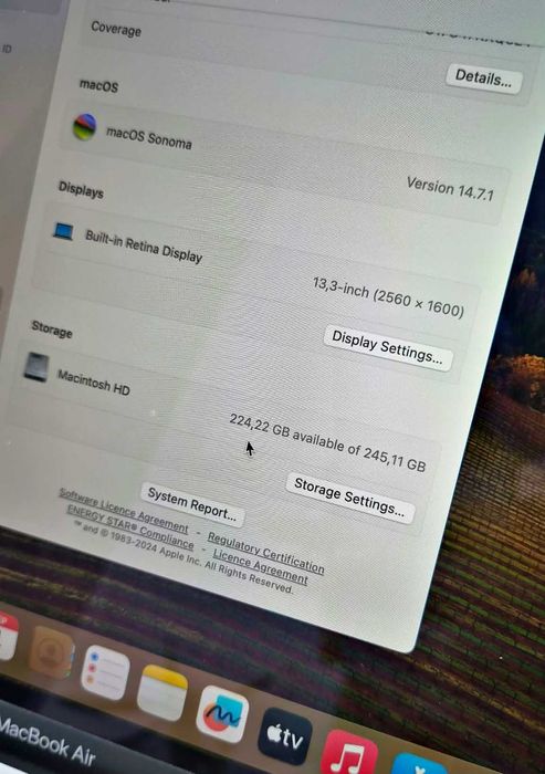 MacBook Air M1 argintiu din Noiembrie 2021