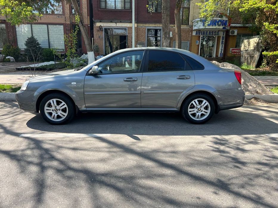 Продаётся  Ласетти 1.6