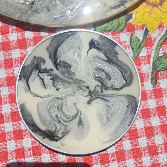 CADOU. Suport ibric/cesti cafea din rasina, lucrat manual