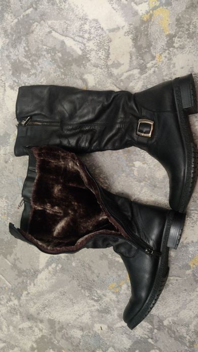 Продаются сапоги 40 размер кожа