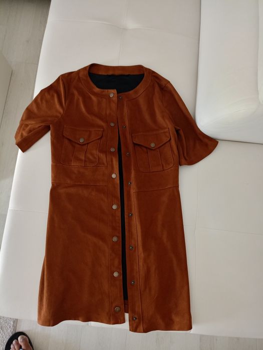 Vând haina dama mărimea M,produs de calitate, produs că și nou.