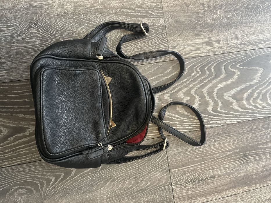 Vand poseta , geanta , rucsac, borseta