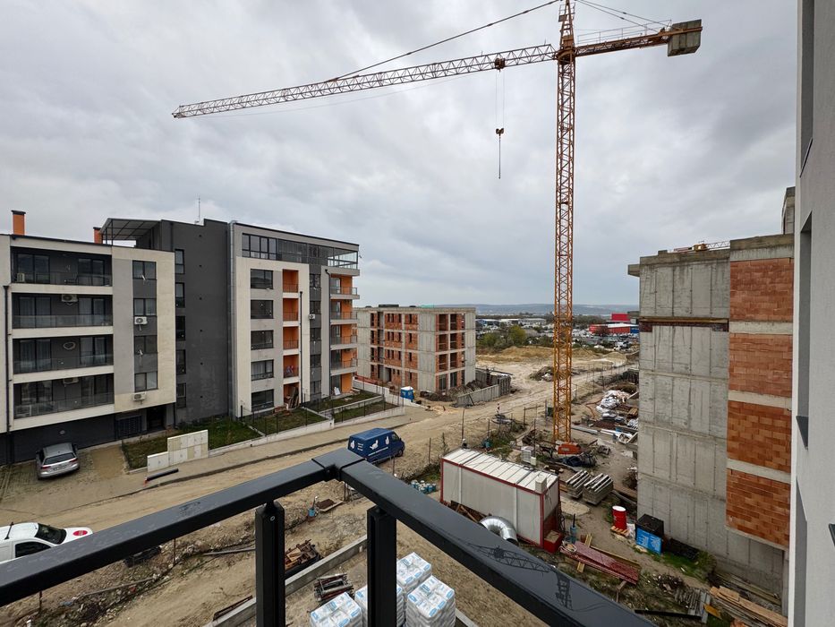 Продава  двустаен апартамент в ж.к Владислав Варненчик