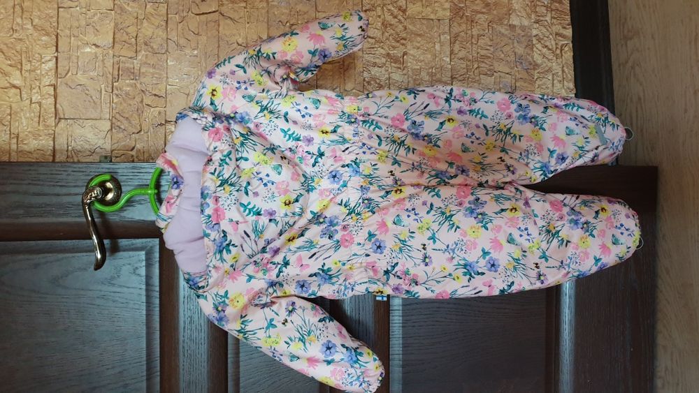 Демисезонный комбинезон для девочки