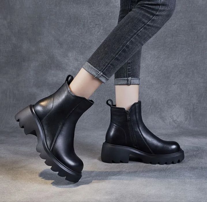 Продам   женские     ботинки