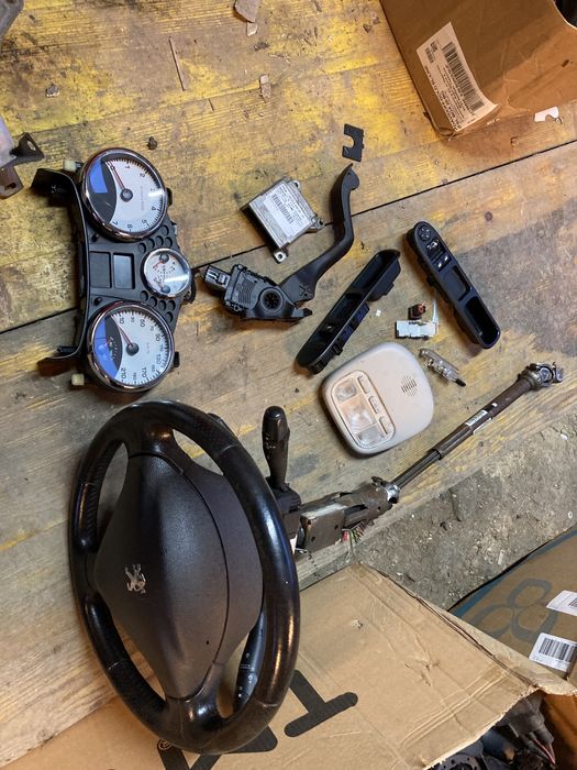 Интериор, климатроник , табло, волан и жабка за Пежо 207  2005- 2010