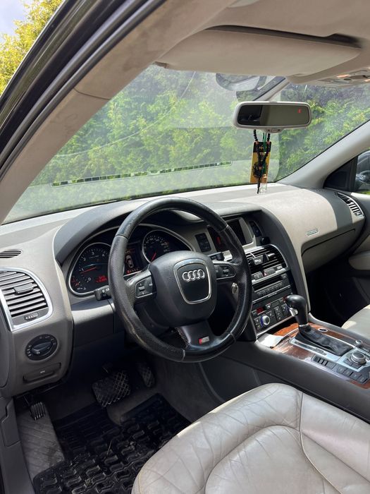 Vând  Audi Q7 3.0