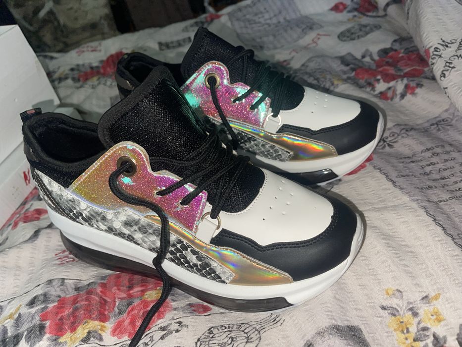 Маратонки чисто нови