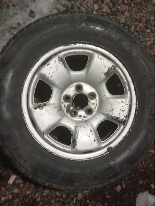 Диск с резиной одиночка от Субару R15 в хорошем состоянии