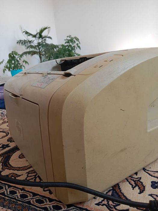 Принтер HP черно-белый