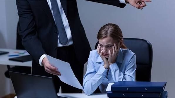 Mehnat nizolari ish haqi undirish ishga tiklash sud advokat